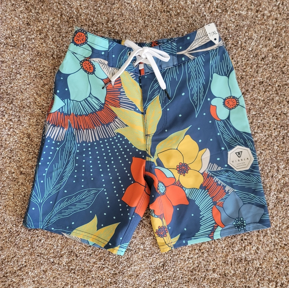 NWOT VISSLA Boardshorts